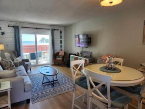 202 - Adorable 1 bedroom unit - sleeps 6
