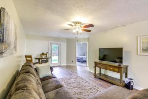 4 Mi to Dtwn Dayton Convenient Condo with Grill