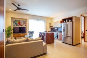 Modern 2BR Near Beach & Boardwalk | Gym & BBQ