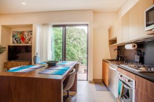 Modern 2BR Near Beach & Boardwalk | Gym & BBQ