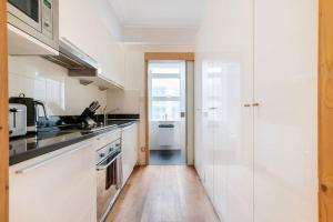 London studio mins walk to Marble Arch station and Hyde Park