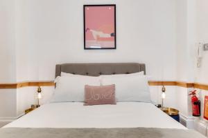 London studio mins walk to Marble Arch station and Hyde Park