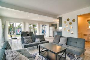 Mashpee Cottage w Deck: Walk to Beach