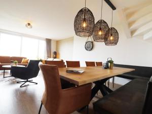 Family-Friendly Villa in Leons