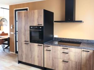 Family-Friendly Villa in Leons