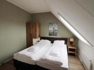 Family-Friendly Villa in Leons