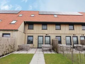 Holiday home on the Frisian water with terrace - Winsum