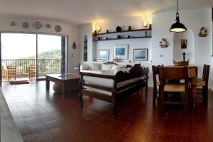 Ligoneri Hillside Cottage Bay View