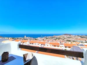 Los Cristianos - breathtaking view, AC, heated pool, fibre net