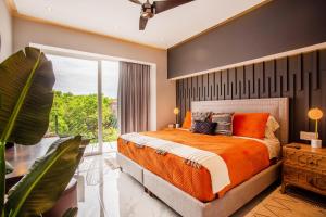 Big corner balcony, pool and gym