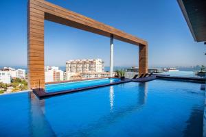 Big corner balcony, pool and gym