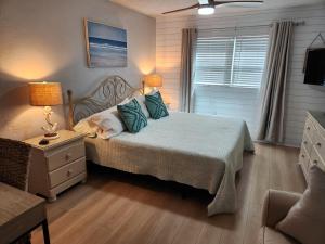 202 - Adorable 1 bedroom unit - sleeps 6