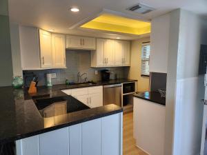 202 - Adorable 1 bedroom unit - sleeps 6
