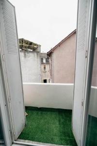 Appartements Verdant Oasis - proche du centre - Wifi gratuit - parking a proximite : photos des chambres