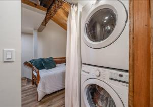 Northstar Village Condo Walk to Lifts 2 Full BA Excellent Location Hot-Tubs