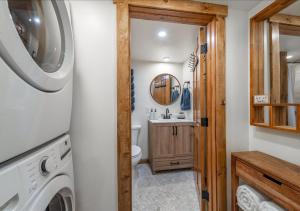 Northstar Village Condo Walk to Lifts 2 Full BA Excellent Location Hot-Tubs