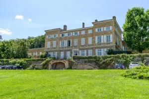 Séjourner au Château de la Roue Grand appartement - Civrieux-dʼAzergues