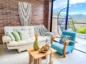 Casa Encanto, en frente de la represa