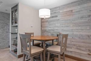 The Charter at Beaver Creek E020