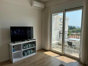 Deluxe Apartment with Balcony and Sea View