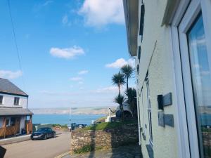 Bay House Lundy Port Isaac Apartment with Sea Views & Parking