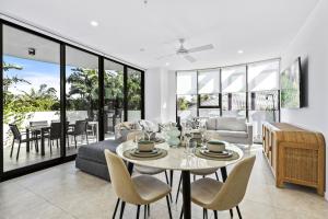 Modern 2-Bedroom Private Apartment on Low Floor in Broadbeach