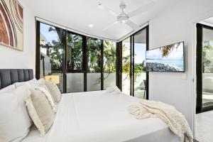 Modern 2-Bedroom Private Apartment on Low Floor in Broadbeach