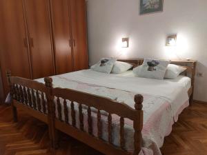 Apartments with a parking space Malinska, Krk - 19269