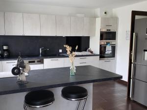 Maison cosy à Guérande, proche cité médiévale, avec jardin, terrasse, fibre et home cinéma. - FR-1-306-970