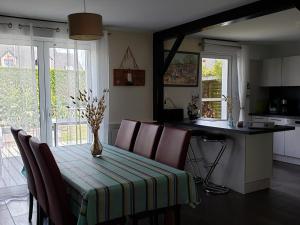 Maison cosy à Guérande, proche cité médiévale, avec jardin, terrasse, fibre et home cinéma. - FR-1-306-970