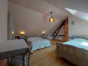 Maisons de vacances Escapade en longere avec jardin au bord de l'Ozanne, Dangeau, 6 pers. - FR-1-581-25 : photos des chambres