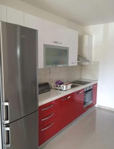 Apartments with a parking space Omis - 23341