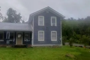 Old farmhouse with Hot tub in the Finger Lakes - Elmira