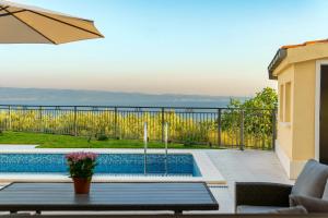Villa L&L with swimming pool and seaview