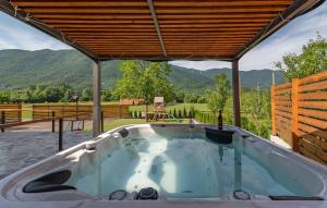 Amazing Home In Rizvanusa 