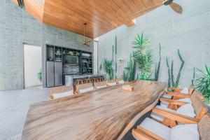 Villa Boya - 6BR luxury oasis in Central Berawa