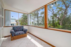 On Collingwood Beach - Upstairs Apartment