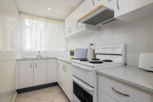 On Collingwood Beach - Downstairs Apartment - 50m from the beach
