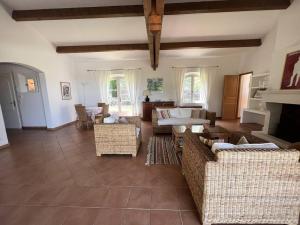 Villa 4 chambres avec piscine privée dans la verdure - FR-1-726-36