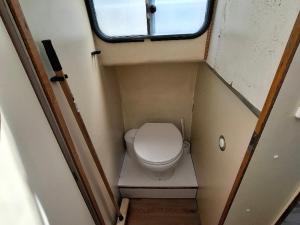 Séjour Unique à Bord dun Bateau à Chenillé-Changé - Jusquà 5 Pers. - API-1-46-23