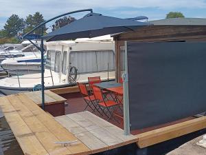 Bateaux Sejour unique sur bateau grand confort a Digoin, 6 pers, terrasse, cuisine equipee - API-1-46-26 : photos des chambres