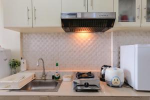 Homey 2BR Apartment at The Edge Bandung By Travelio