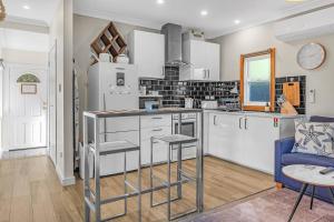 Charlottes Cottage Walk to beach