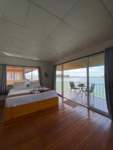 ภูไพรเลค รีสอร์ท