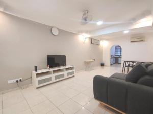 Molek Premium Suite 3R2B at Johor Bahru by Maco Home