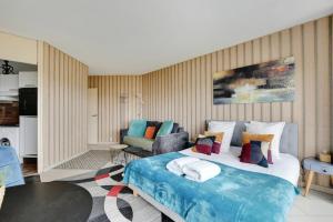 Seine & Eiffel Flat AC