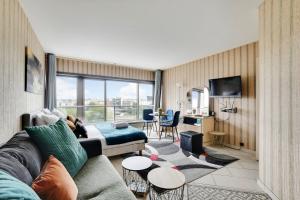 Seine & Eiffel Flat AC