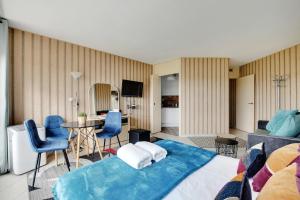 Seine & Eiffel Flat AC