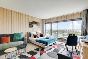 Seine & Eiffel Flat AC