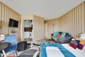 Seine & Eiffel Flat AC